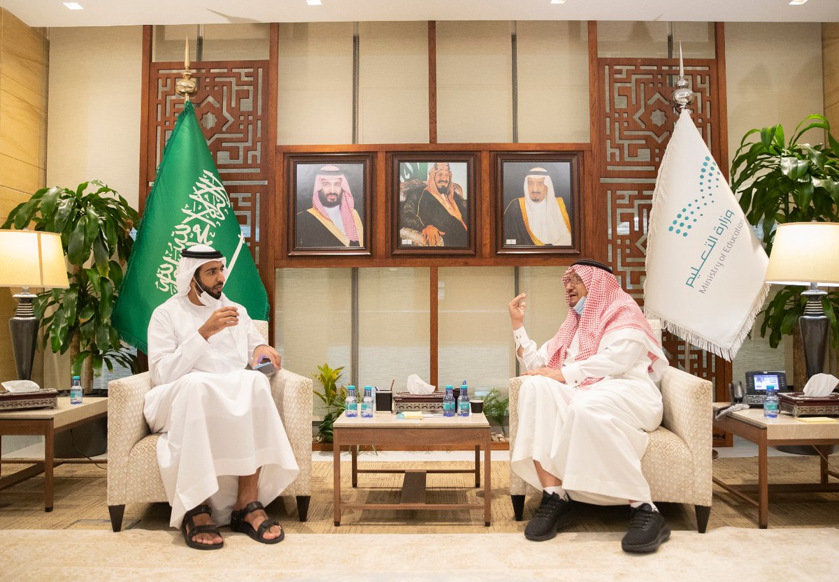 moe_gov_sa's tweet photo. سفير دولة الإمارات يشيد بتجربة المملكة في التعليم عن بُعد خلال لقائه #وزير_التعليم
https://t.co/nnwbI2BtpN https://t.co/LjzOxY0D9Q