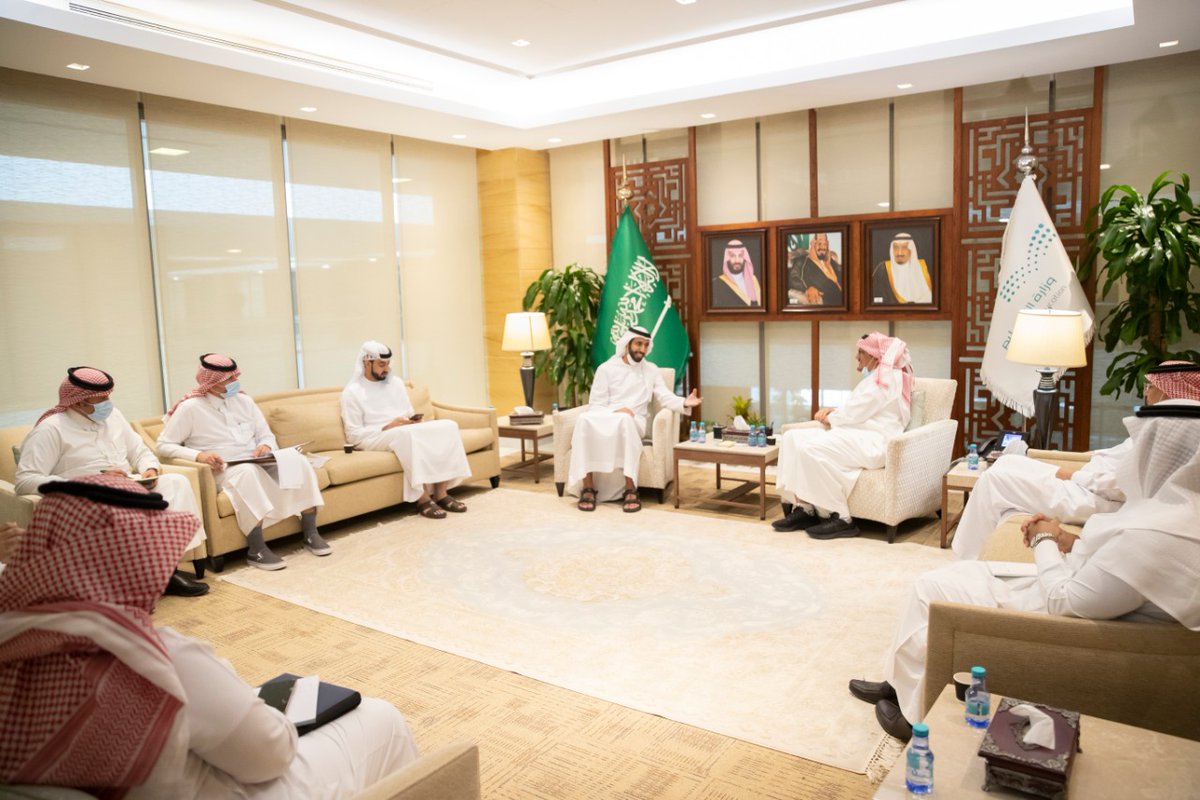 moe_gov_sa's tweet photo. سفير دولة الإمارات يشيد بتجربة المملكة في التعليم عن بُعد خلال لقائه #وزير_التعليم
https://t.co/nnwbI2BtpN https://t.co/LjzOxY0D9Q