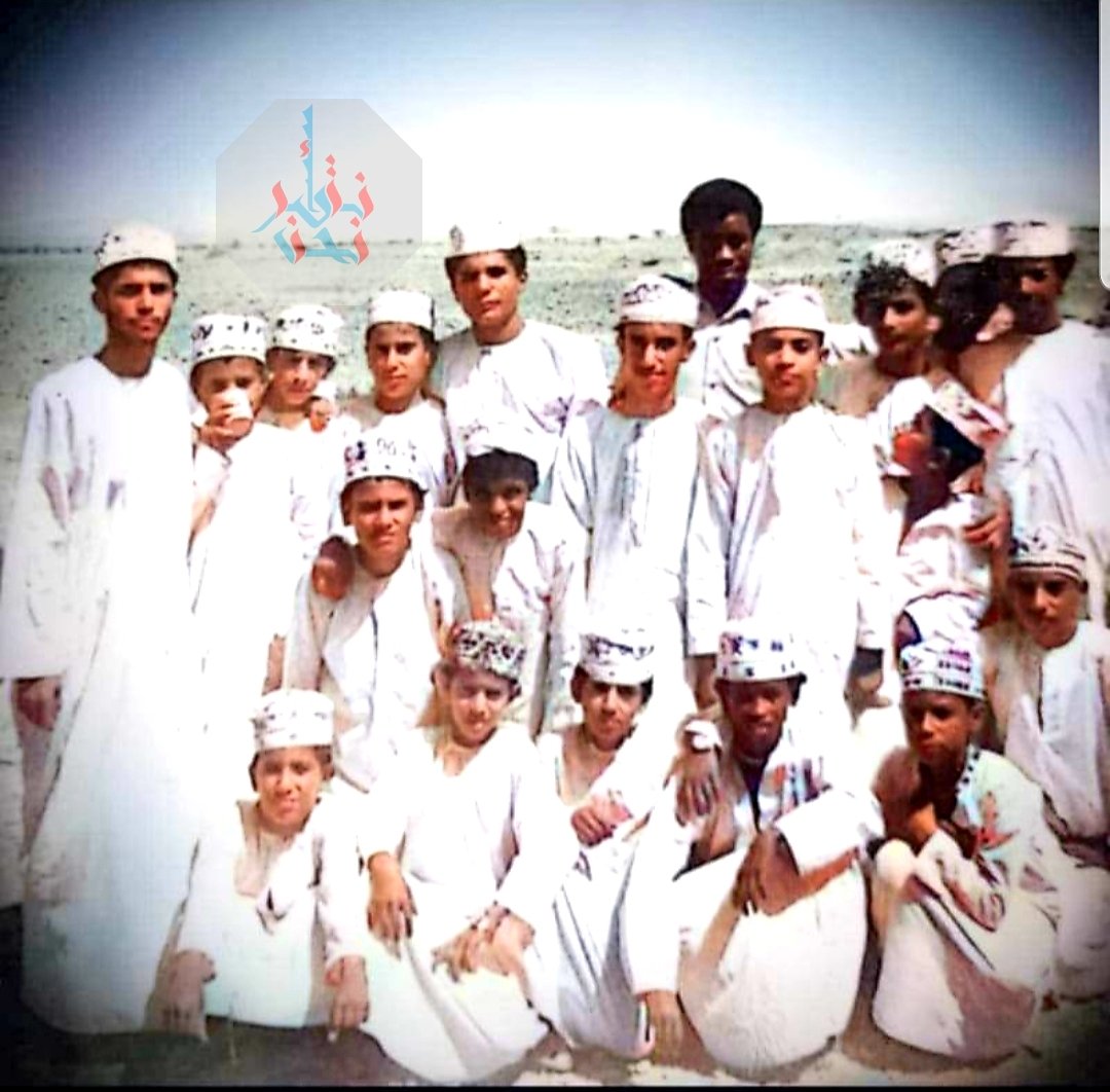 we_readers's tweet photo. #من_ذاكرة_الغيزين 
مدرسة #الغيزين (مدرسة عبدالله بن أنيس).. حيث #البدايات_الاولى - بآمالها وتطلعاتها الكبار .. ذِكْرَيَاتٌ رَاسِخَةٌ فِي النَّفْسِ.

• لقَطَةٌ نادرة لطلبة الدفعة الأولى من المدرسة مطلع ثمانينيات القرن الماضي. https://t.co/5v3ldQpMRG