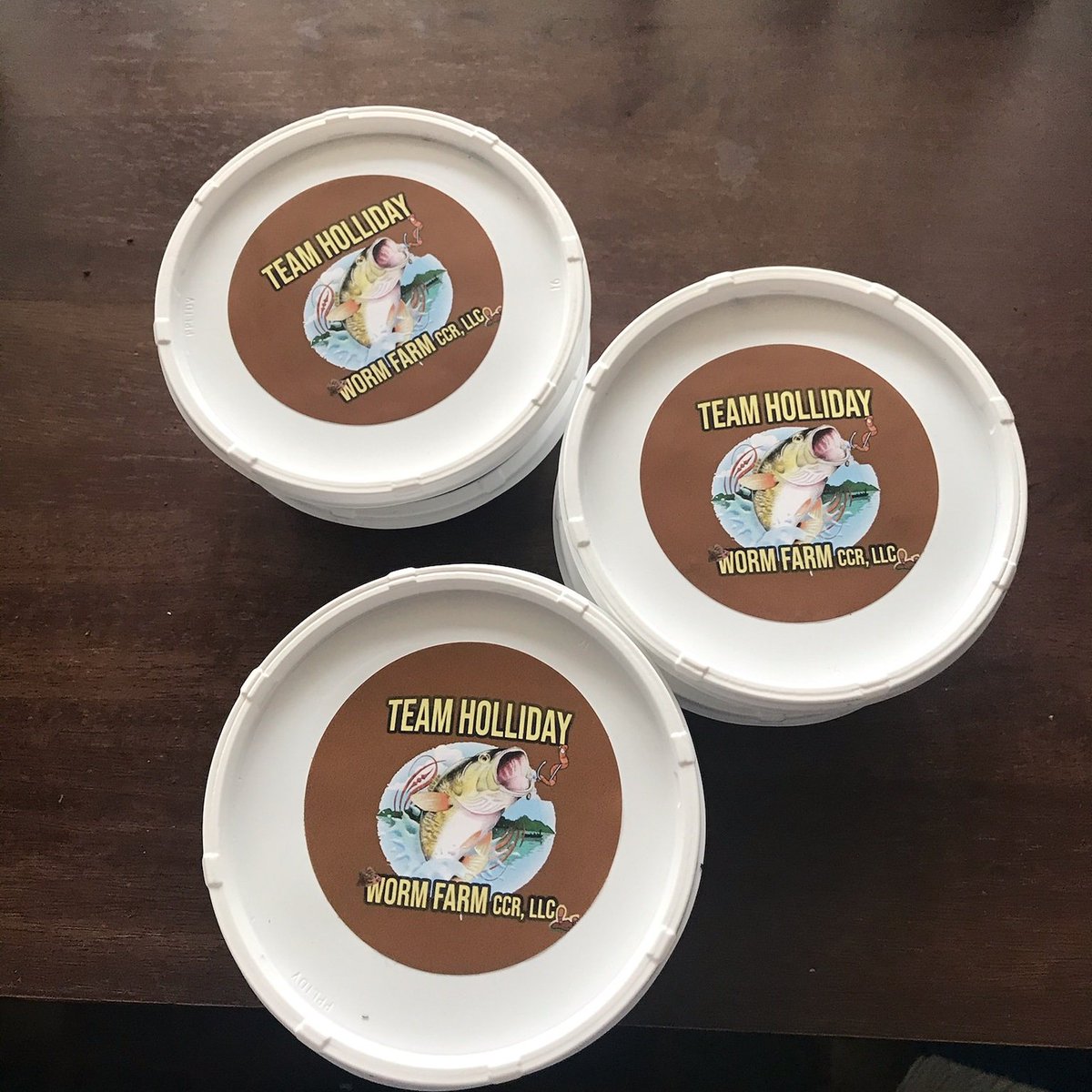 TeamHollidayFam's tweet photo. 6 containers of our live bait headed out to another happy customer!
Come see us at Team Holliday Worm Farm in Aberdeen, MS or visit us at https://t.co/MM6qapPYX9 for the the best place to buy live bait online.
#liveworms #livebait #fishing
#worms #wormfarm #earthworms #fertilizer https://t.co/JXd8ySFP7u