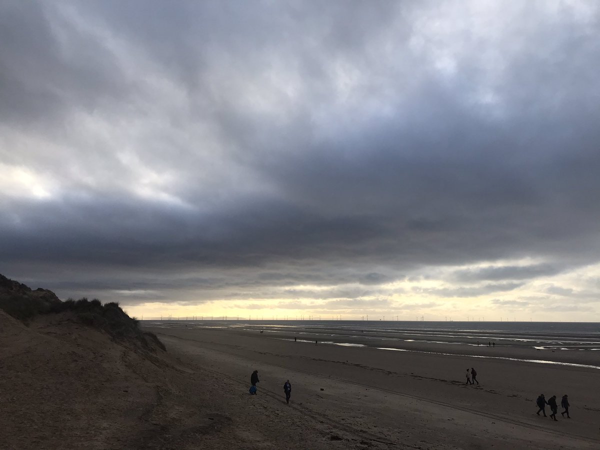 Daveconway123's tweet photo. This afternoonβs #DogWalk
#FormbyPoint https://t.co/CbUd81STWx