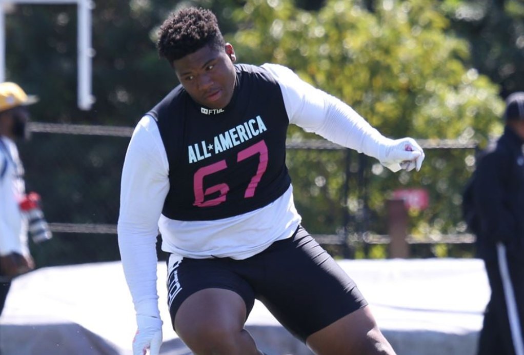 247Sports's tweet image. Report: The NCAA is set to extend the recruiting dead period through April 15, 2021, per CBS Sports' Dennis Dodd.

It currently runs through Jan. 1.

247sports.com/Article/NCAA-r…