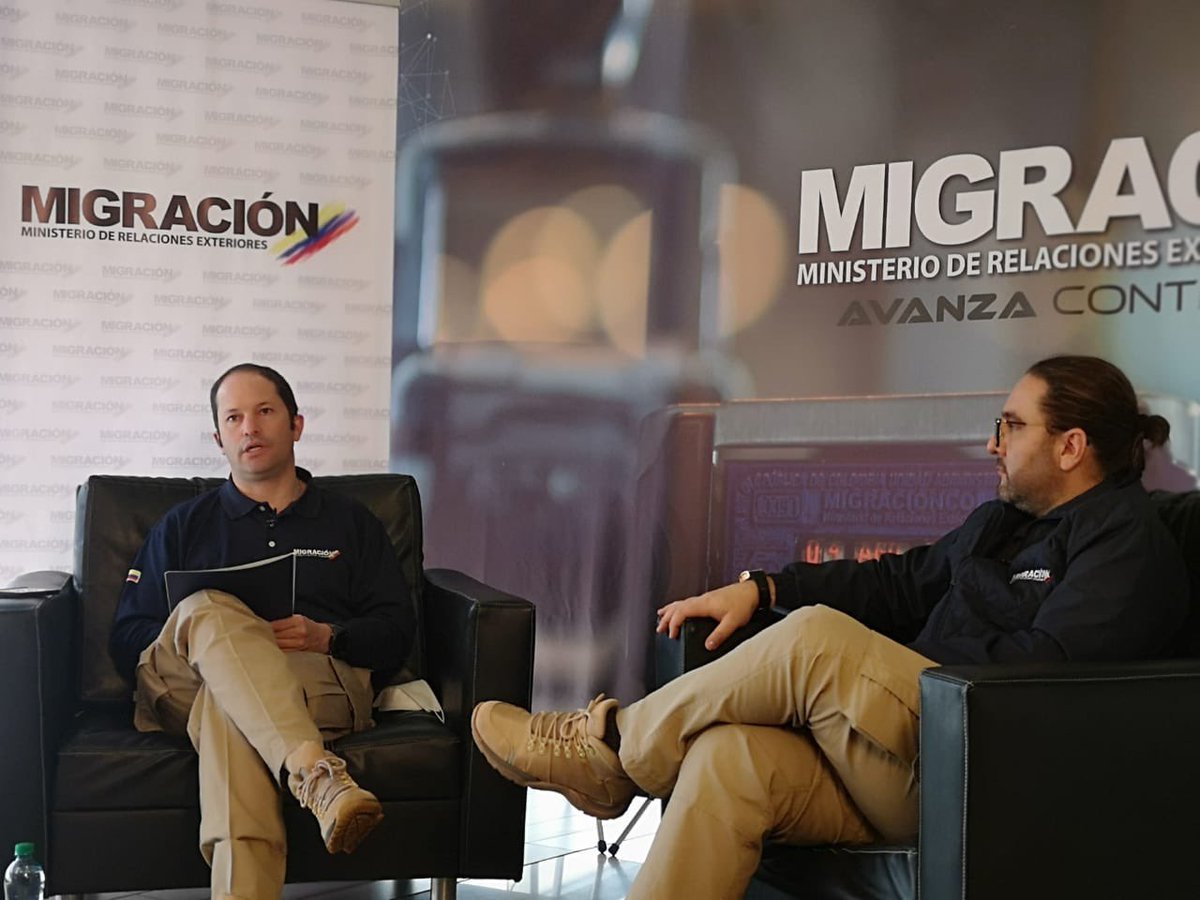 MigracionCol's tweet photo. “A la fecha hemos atendido más de 40 mil de trámites migratorios con nuestro sistema de citas, atendiendo los protocolos de bioseguridad y de manera virtual más 11 mil venezolanos han expedido su #PEP y otros 7.500 han podido renovar el #PEP_RAMV”: @JuanFEspinosaP https://t.co/bQ1CKjUpoG