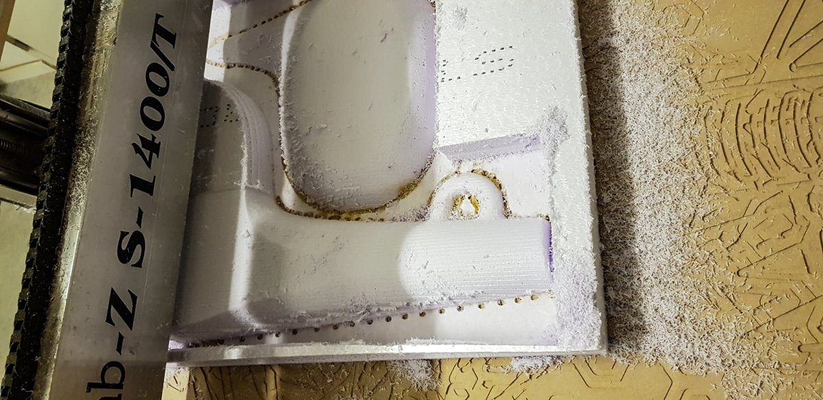 🌺🌸🌼 Flower Power 🌼🌸🌺
Activité du jour : fraisage d'un moule pour y couler un vase en porcelaine