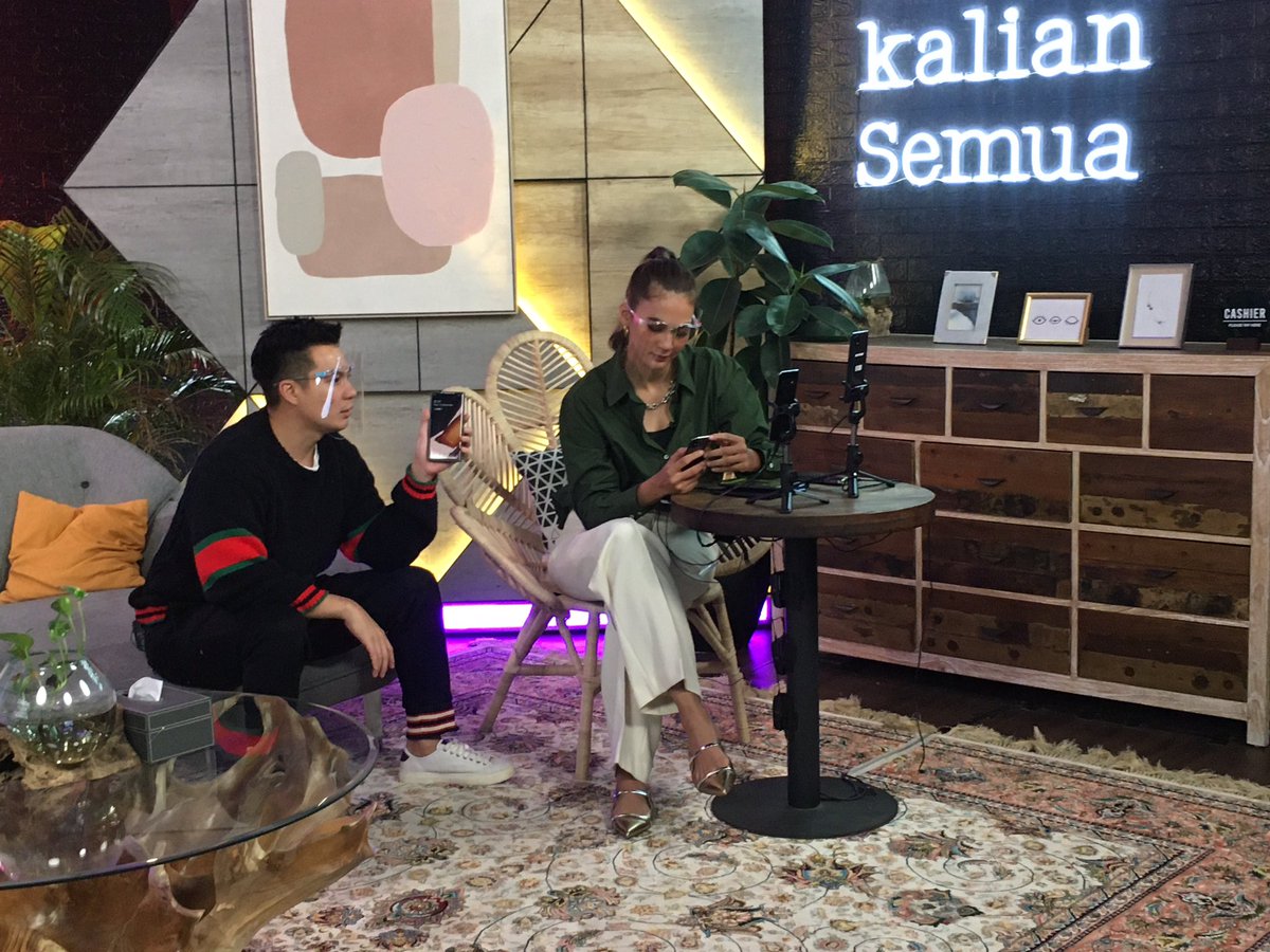 TRANS7's tweet photo. Saatnya perang Telpon! 
Siapa yang akan dapat?
#IndonesiaGiveaway51 https://t.co/vMcclvwge3