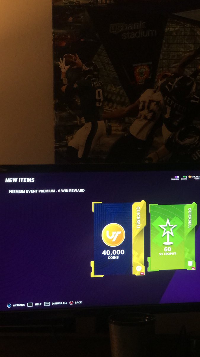 colbrackks's tweet photo. Letsss goo !! Just won my 4th championship 🏆🏆🏆🏆 68-30 Quick little 6-0 run 🏃🏻 #mutdraft #championship #madden21 https://t.co/QtzamzI8WD