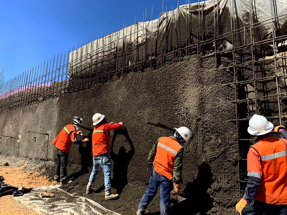 PrefamovilINFRA's tweet photo. Concreto lanzado 👷🏻‍♂️
.
.
.
.
#PrefamovilEInfraestructura #DejamosHuellaQueTrasciende #ConcretoLanzado #ObraCivil #Edificacion #Terracerias #EstadoDeMexico #Mexico #Anippac https://t.co/DpFh8nrmx2