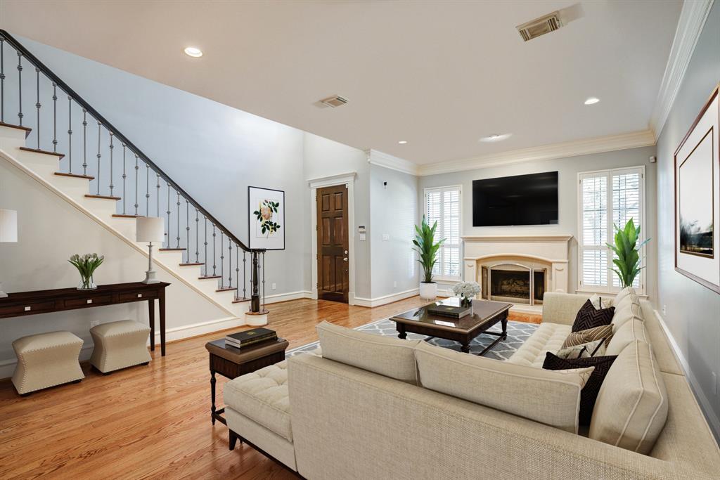 HouPortfolio's tweet photo. Take a tour of this stunning Houston Galleria townhome!
https://t.co/0m5DybLcjW
#portfoliorealestate #luxuryhomes #luxuryrealestate #luxurylifestyle #houstonrealestate #houstonrealtor #houstontexas #kellerwilliams #homesforsale #homesweethome #luxuryliving #househunting https://t.co/CHTJuyDm83