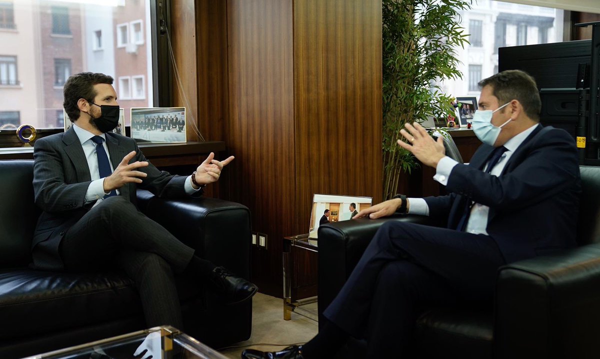 cepyme_'s tweet photo. El pte de CEPYME, Gerardo Cuerva ha mantenido un productivo encuentro con el pte de @populares @pablocasado_ a quien ha transmitido la grave situación que viven las #pymes, la preocupación sobre la evolución de la pandemia y sus consecuencias económicas y en pérdidas de #empresas https://t.co/kGz4vnFBRf