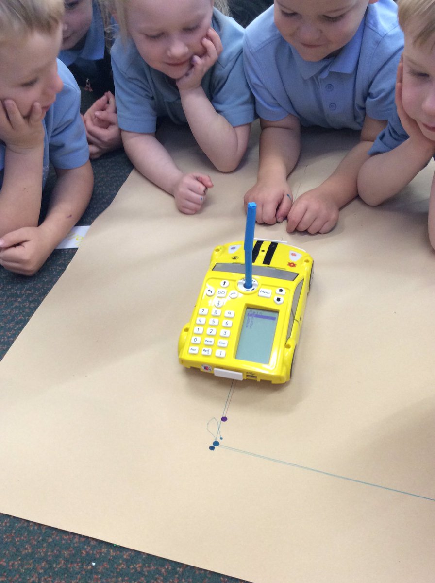 BraeburnPrimary's tweet photo. Team Lions got their first experience of programming today #BraeburnComputing @EarlyExcellence @haxbyrdprimary @gbrown011 @TTSResources https://t.co/az1PJUM0Je