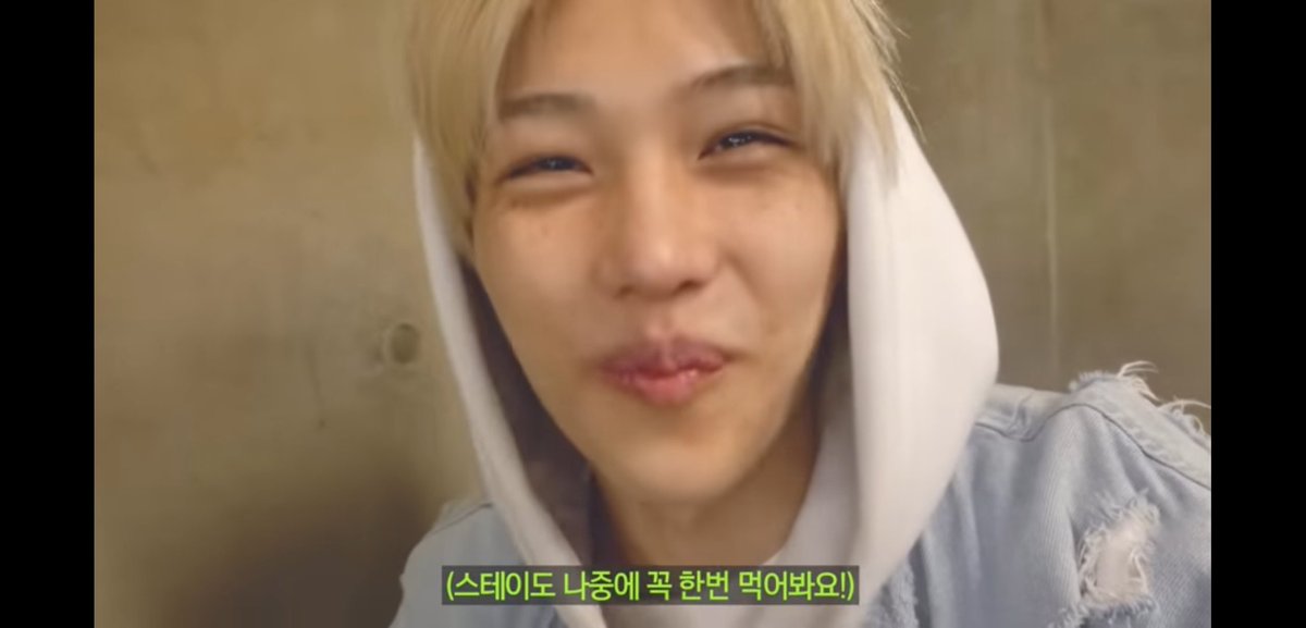 bangchann_exe's tweet photo. HE IS SO CUTE HELP https://t.co/8yrJUwhU2a