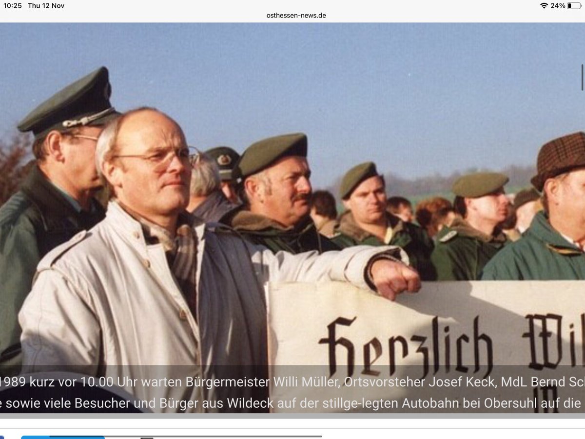 25/ Oh and pics of Willi himself. On the left just seconds before the border was opened on 12 November 1989 preparing to welcome visitors from the East. On the right , formally marking a new chapter a year later. Thanks for taking an interest.