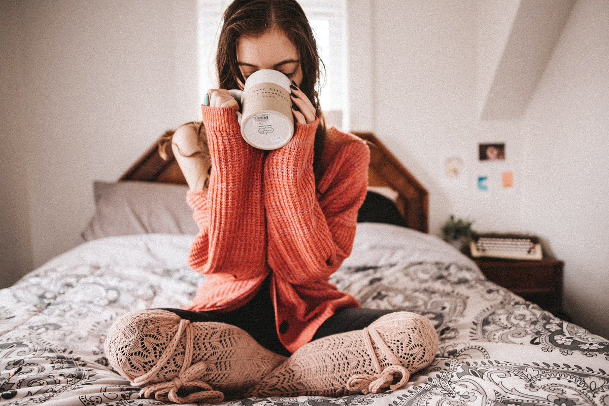 AfloatSleep's tweet image. Tis the season for getting cozy in bed with a nice cup of coffee. 🍂

#fall #cozy #coffeeinbed #mattress #comfymattress #luxurymattress #healthymattress #bodyrecharge
#matressshopping #luxsleep #mattressgoals #mattressinabox

afloatsleep.com