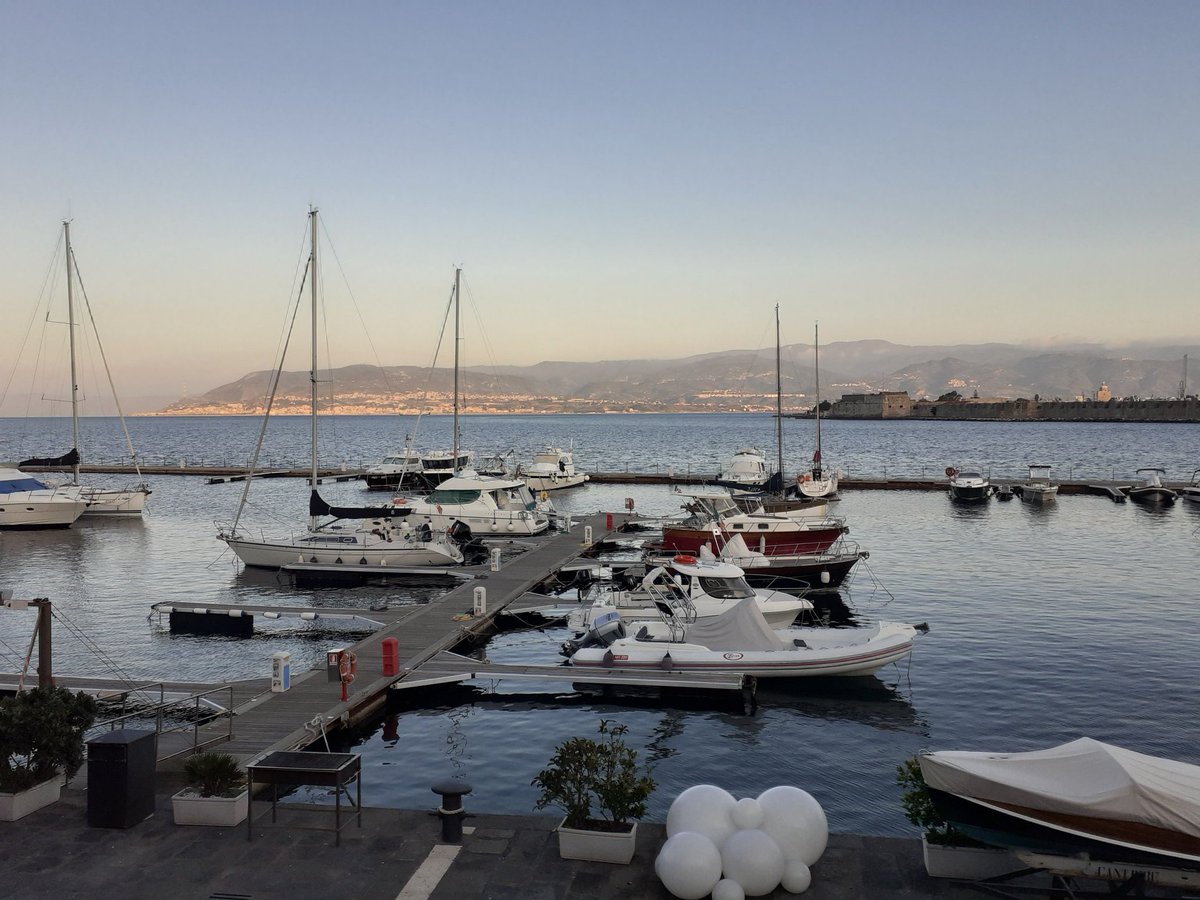 Here my best shot at the straits.At the end of the picture, you see Villa San Giovanni in Calabria.Italians don't want Sicilians in search of better opportunities flocking North in large numbers, so they never build them a bridge in spite of the strait being 3km narrow.4/n
