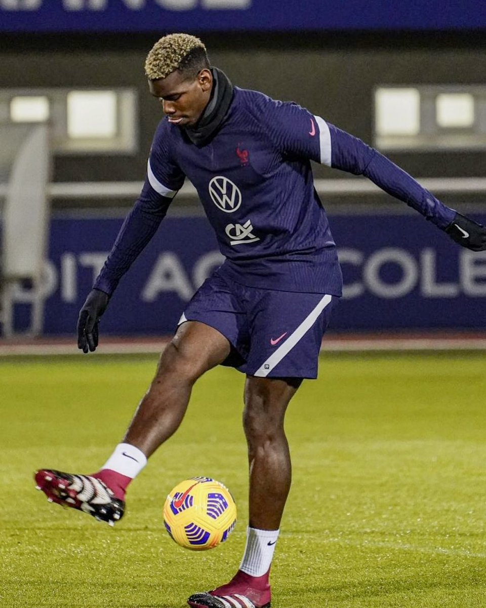 _BeFootball's tweet photo. Pierre Ménès : "Pogba ? Un désastre absolu. Il est totalement hors du coup physiquement parce qu’il joue très peu avec United. Il a fait preuve d’une nonchalance et d’une imprécision qui ne pardonnent pas à ce niveau-là." https://t.co/6vbrNV3yiL