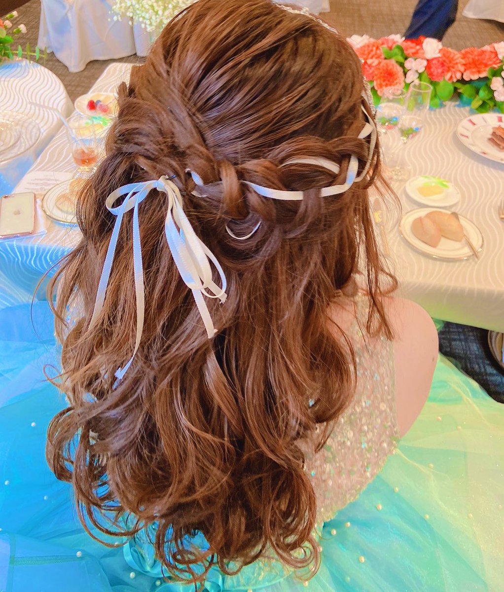 exxxjd__'s tweet photo. 先日オタク満載の結婚式を挙げました！大好きなみんな来てくれてアリガトウ💗
コロナだしとても迷ったけど・・本当に挙げてよかった🥰
ヘアを量産型にして、ブーケを有岡カラーメインのJUMPカラーにティアラつけて、ドレスは神宮寺カラーだし、会場もオレンジ×ターコイズブルーでこだわりました😚♥ https://t.co/wL3PPyul0r