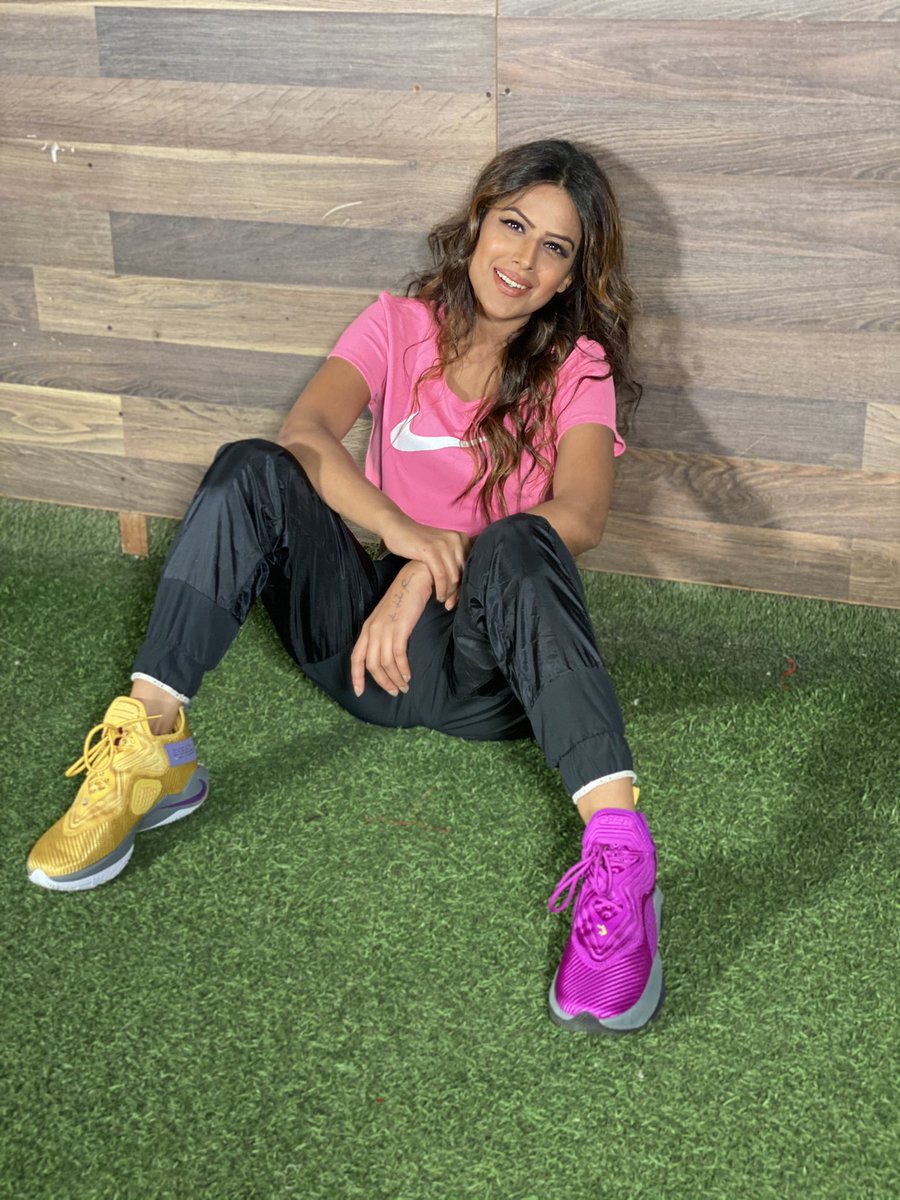 Theniasharma's tweet photo. How do u Like ‘em shoes.. https://t.co/JvYiIJw0rS
