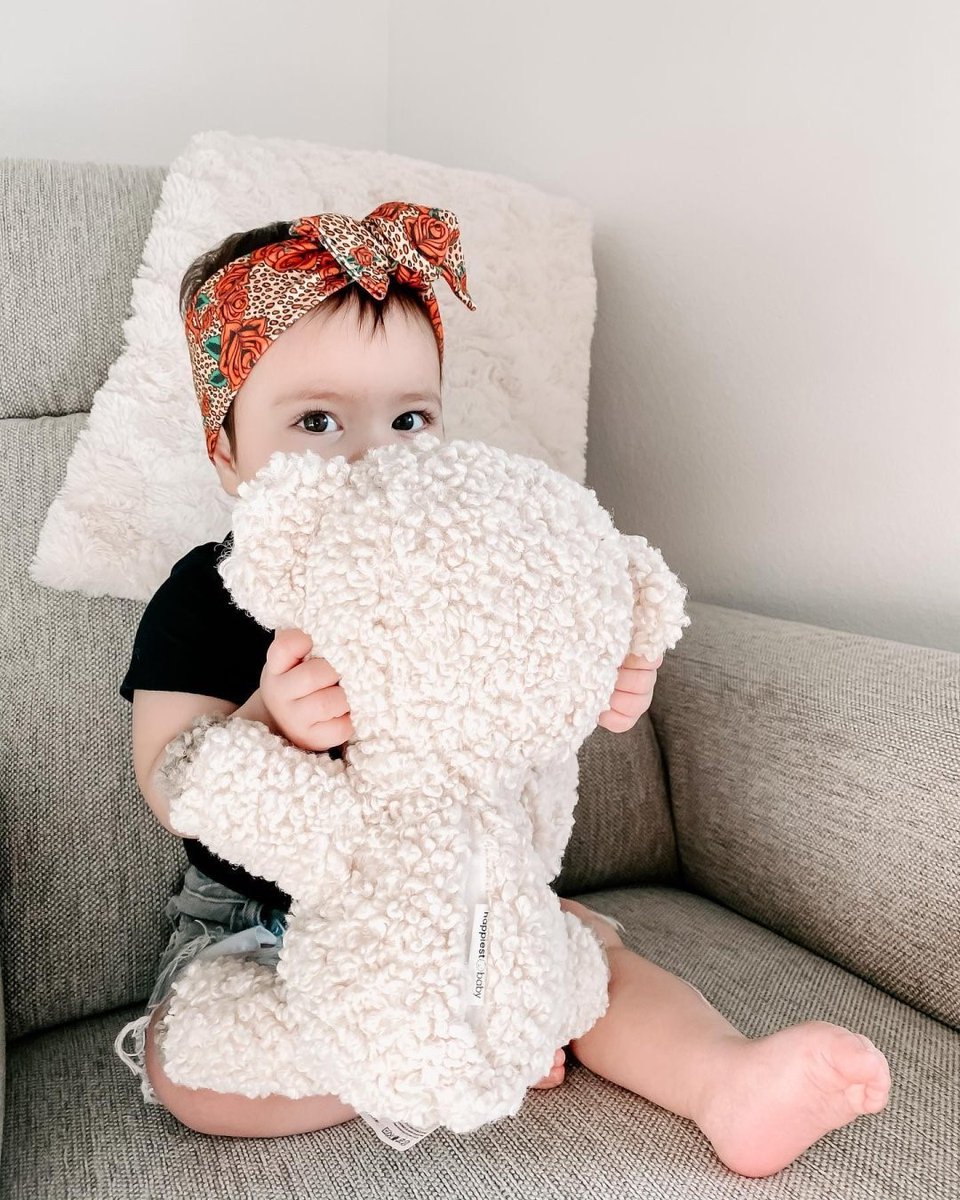 happiestbaby's tweet image. #SNOObear cuddles 🐻💕 This huggable teddy has a white noise sound machine in its tummy that plays the same magical sounds babies love in SNOO, plus a few special new sounds.

📷 @ everything_nellie

#hapiestbaby #parenting #whitenoise #babysleep #snoo #toddlerlife #toddlersleep