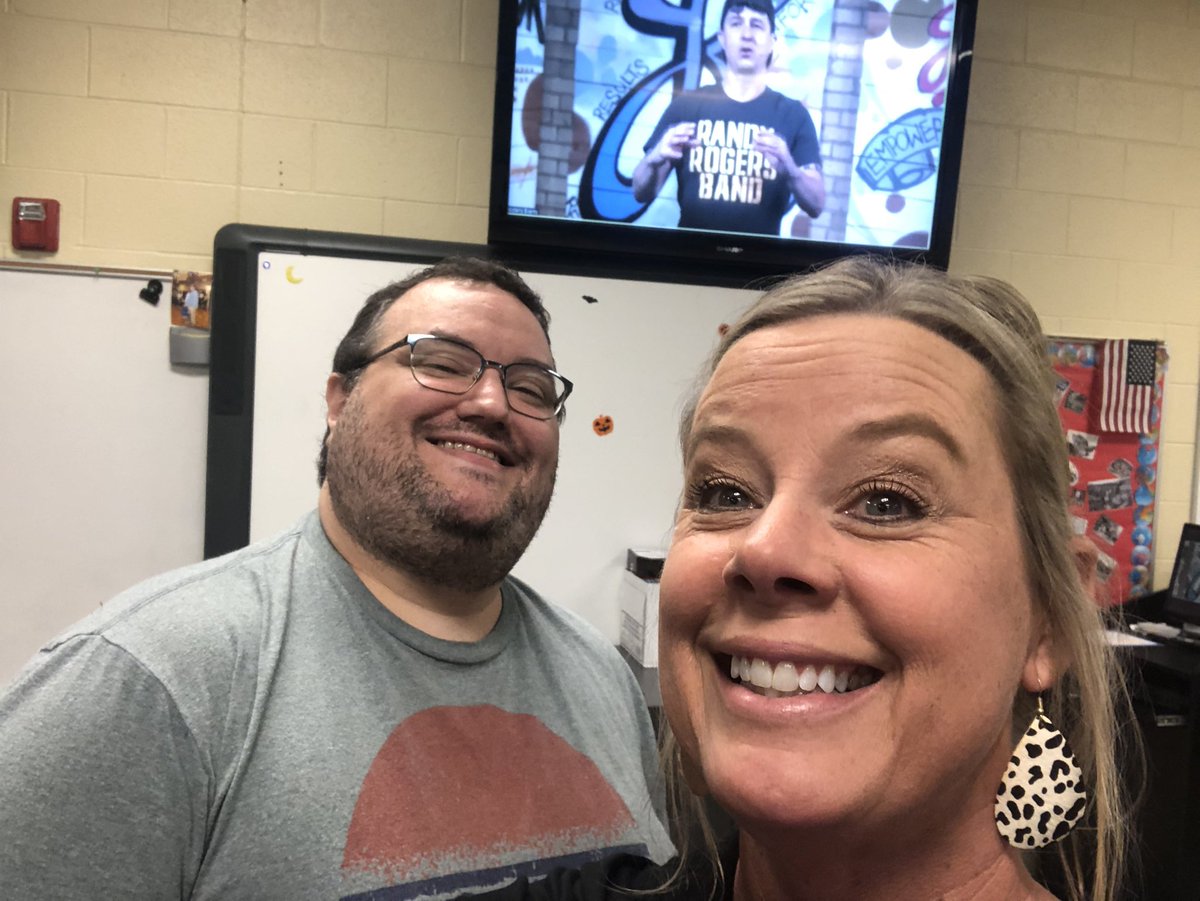 kkingree's tweet photo. Such a great morning at SCHS, we are enjoying this virtual leadership conference!  @J_Renaissance 
@drphilcampbell @ShelbyvilleCHS https://t.co/WLEjLP0IjF