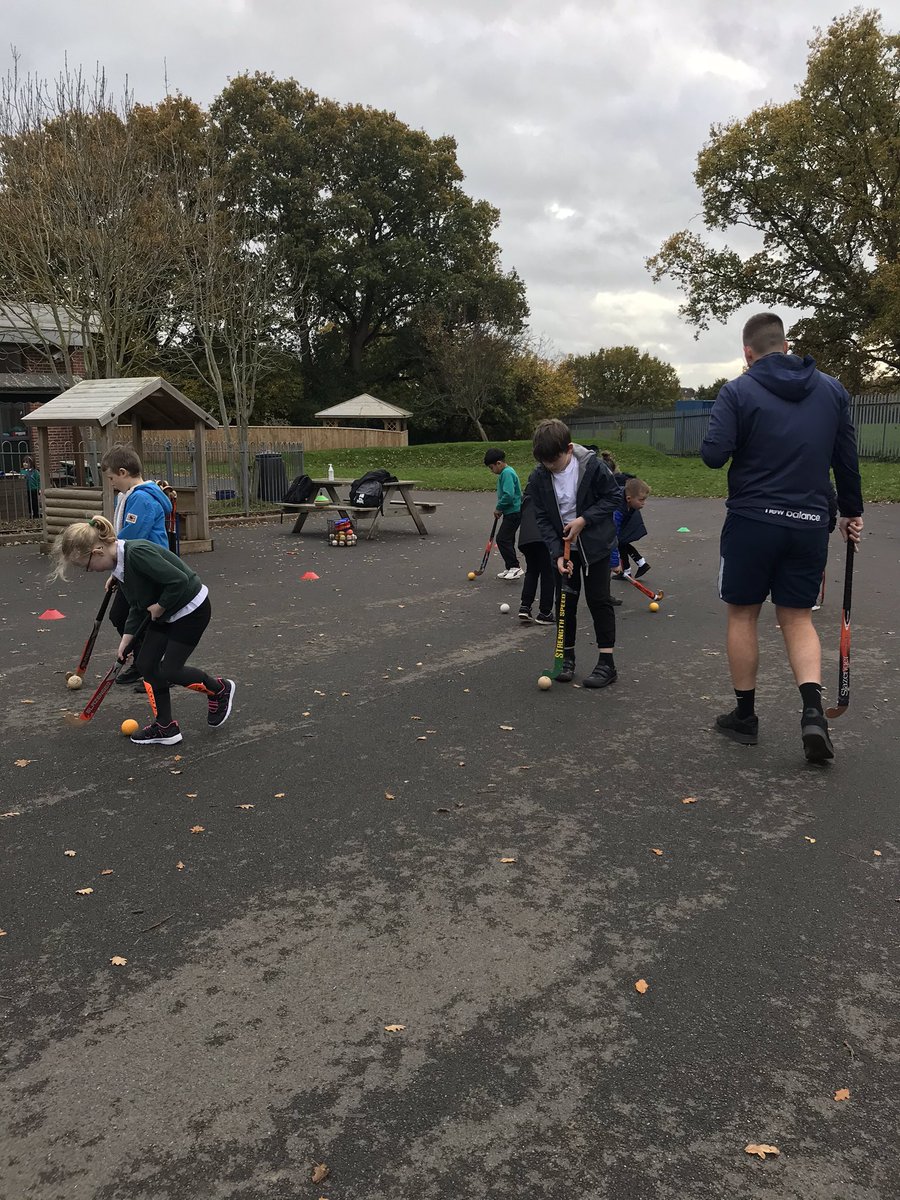Willowbrook_Exe's tweet photo. Year 3 showed fantastic ball control in their #hockey lesson with @PEG_Exe this afternoon! #primaryPE #sportspremium #year3learners #quicksticks https://t.co/zDiqlvgYoL