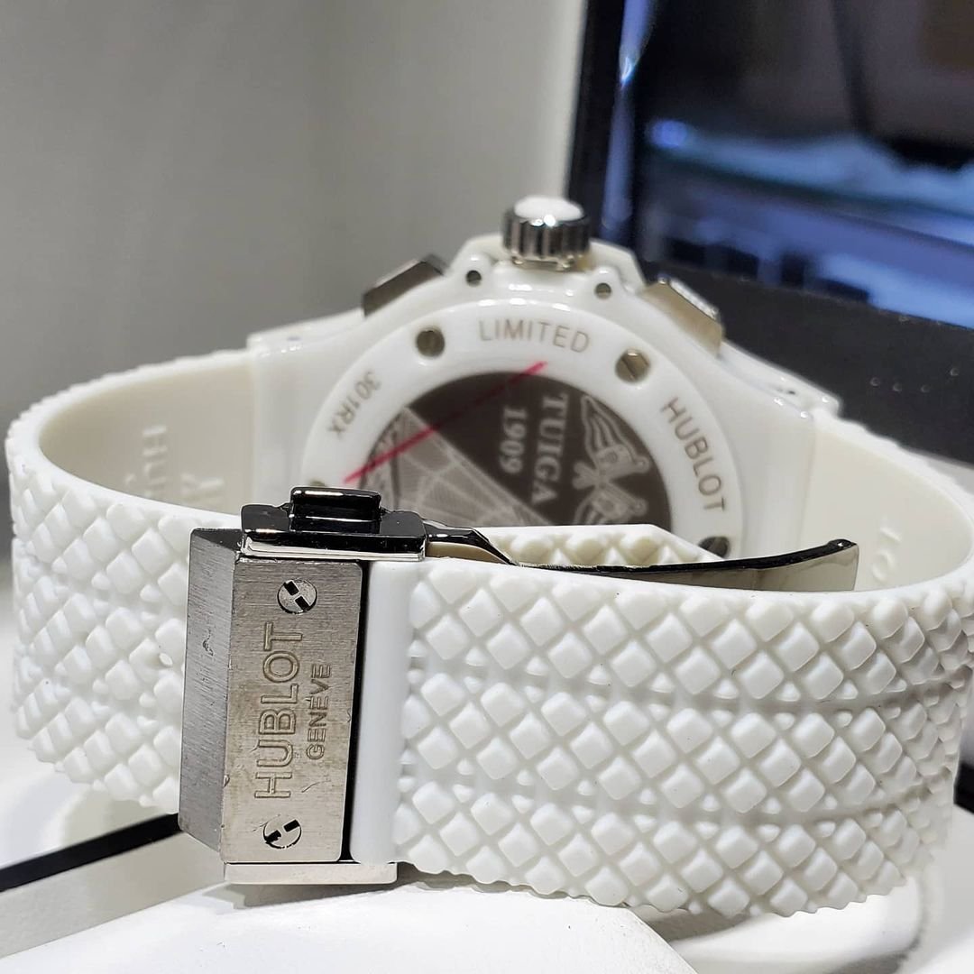 MegaOnlineSales's tweet photo. This watch is a must have π
See fine details of the watch in the slide π
π·οΈ β¦37,000 only
β‘οΈ Send a DM to get yours now. Nationwide delivery.
#fashion #MegaOnlineSales #luxurystyle #WeGoMega #WATCH #luxurywatches #NewArrival #Geneva #MegaShopNSave https://t.co/0MrLeoCyGr