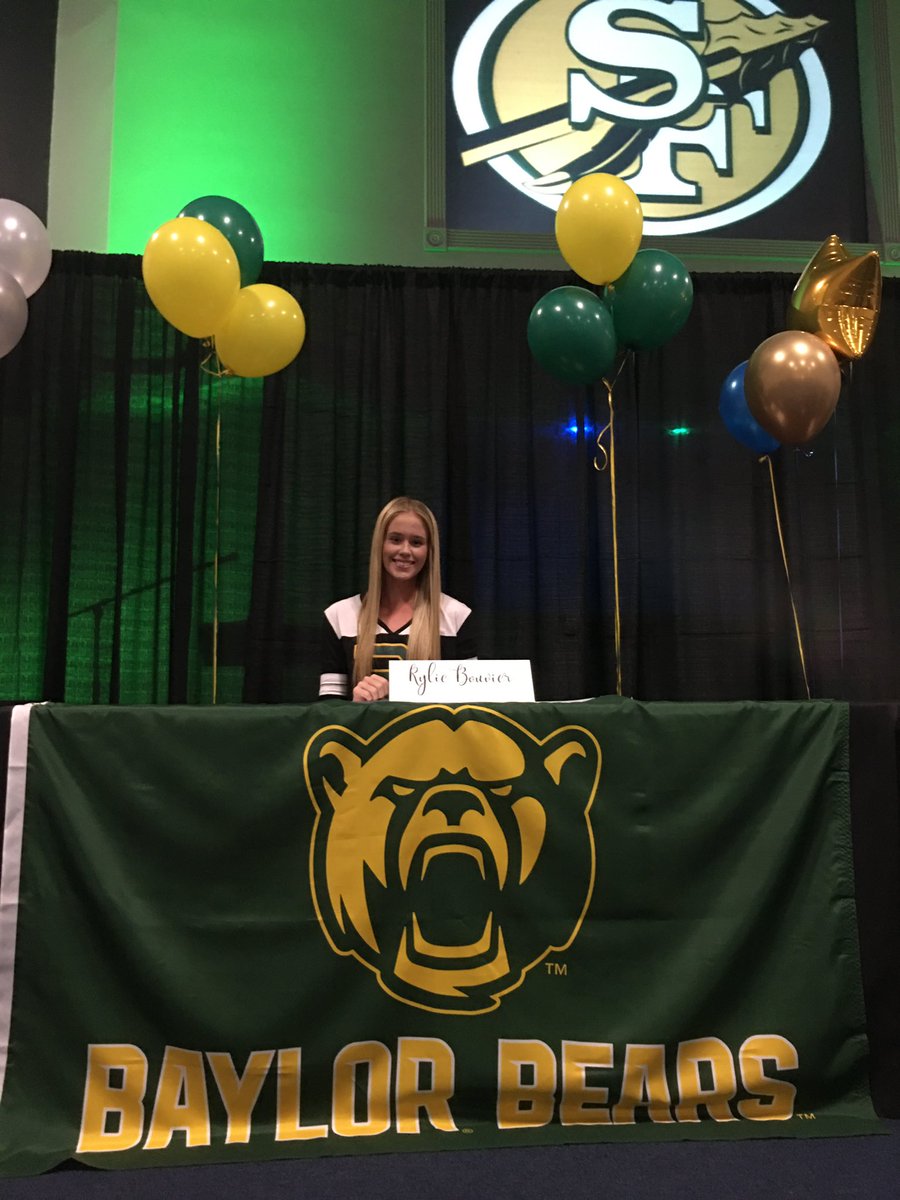 rybouv02's tweet photo. i did it y’all, i’m a bear 💛🐻💚 https://t.co/jZLHtgQoAO