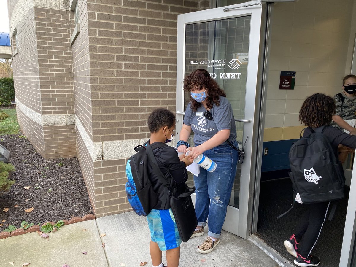 CaptainSGF's tweet photo. Happy #ClubThursday where we highlight some of the amazing things happening at @BGCSpringfield! This week, the Club changed its operation to accommodate school schedules and family needs. The Club reconnected with some families and kids they haven’t seen in months! 😍🤗💙 https://t.co/KsiIVY7a5d