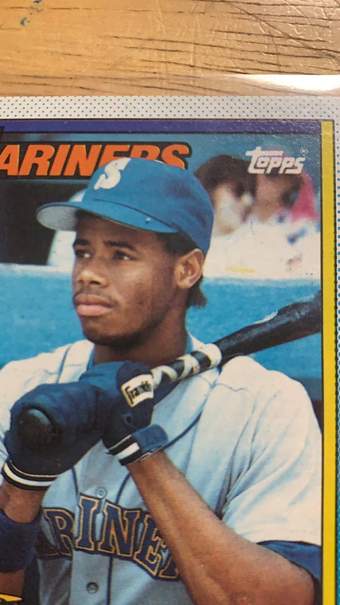 Hoffman15Mike's tweet image. Can I get some help with this 1990 topps Ken Griffey Jr. The scar is on the arm plus one on his face. eBay sold prices are all over the place. Face scar make a difference?
@sports_sell @HobbyConnector @HiveCards @Hobby_Connect