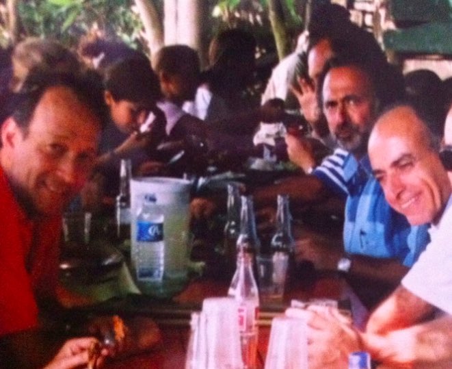 petimiti's tweet photo. Trois photos de #Takieddine en vacances en #Colombie avec #Dassault chez #Gaubert dans sa villa #Cactus. Photos @Mediapart dans l'article de @FabriceArfi et Karl Laske pour #KarachiGate et .... #KadhafiGate https://t.co/IO4pTbvk6h