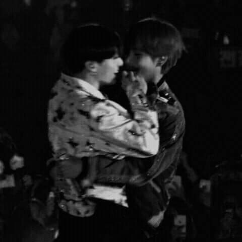 jkshila7's tweet photo. "Maybe this is last time I could touch you like this,I could hug you tightly,I could undertwined our hands,I could backhug you from behind.I love you J-j-eongguk.I'll find you in another life...I promise".
#taekook
#taekookau #taekookfanart #taekooksubunit #TAEKOOK𓄂𓃹 #vkook https://t.co/QKJDpYbfS9