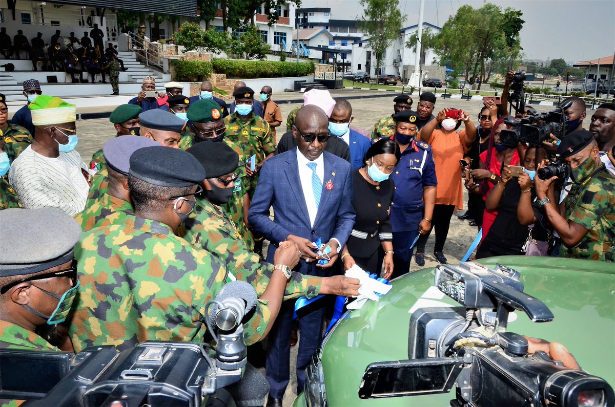 nnpclimited's tweet photo. PHOTO NEWS:

Earlier today in #Lagos, GMD @MKKyari commissioned the @NNPCgroup's logistics support to the Nigerian Navy's #OperationAwatse. At the occasion, @MKKyari lauded the various interventions of security agencies which has enabled #NNPC's seamless operations nationwide. https://t.co/yAVwgL2tvu