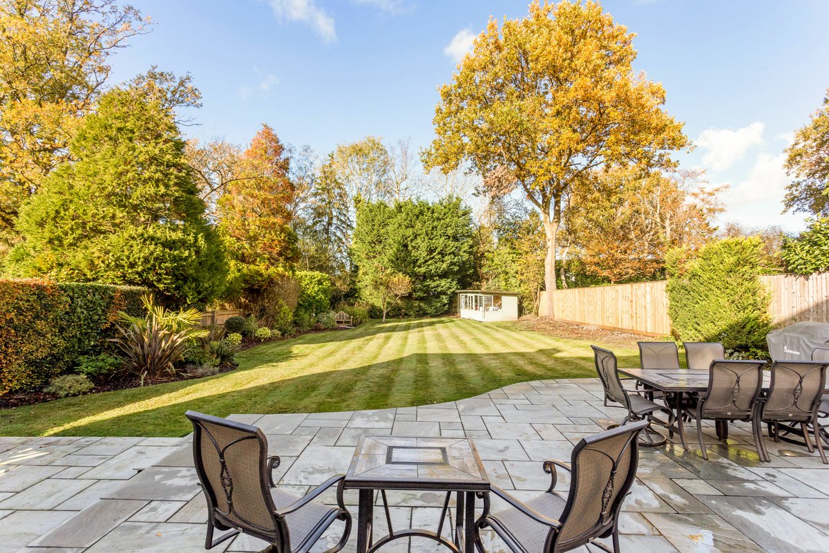 Hamptons_GX's tweet photo. #LET before even advertised online! This lovely four bedroom detached family home located on Dukes Wood - Gerrards Cross for £4500pcm.

#hamptons #lettings #Property https://t.co/9JQwZ51nR6