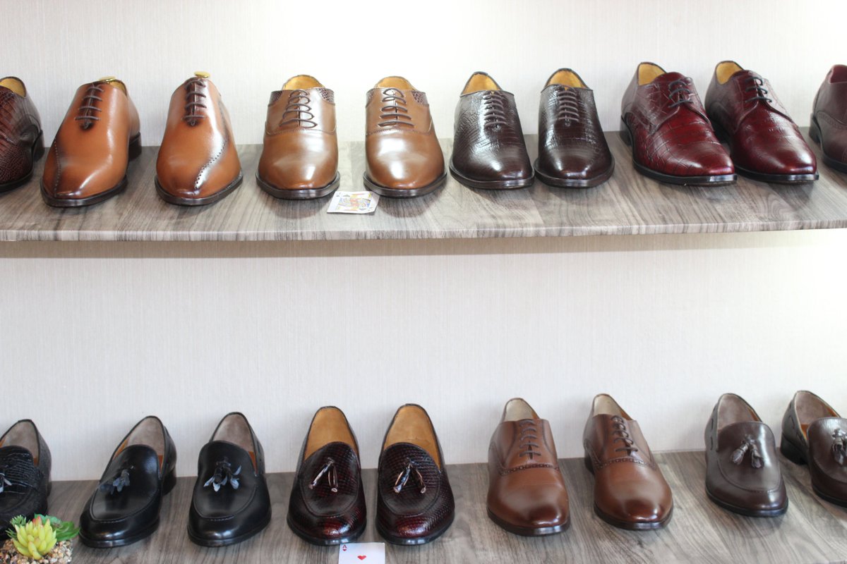 CommercegouvTg's tweet photo. @OdileTchaou offre #EdemShoes, une marque de chaussures qui allie prestige, élégance et raffinement accessible à tous ses Apollons. https://t.co/H8VRmEpQKM