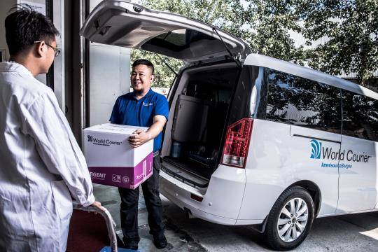 ICSConnect's tweet image. Our expert #ComparatorSourcing solution includes all products – comparator drugs, adjunctive therapies, co-meds and rescue meds – transported in temperature-controlled environments with active monitoring: bit.ly/3iooWOz #ClinicalTrials #ColdChainStorage #3PL