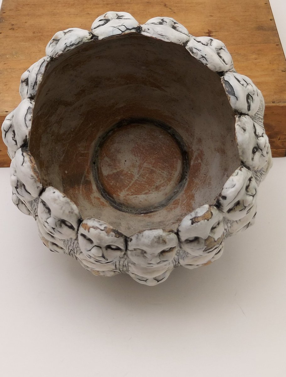 artist_donovan's tweet photo. Another of 3 #dollface #bowls / #pots available now from my #etsyshop. 
https://t.co/ITSu0SgZkF
#ThursdayMotivation
#thursdayvibes #thursdayart #Belfasthour @EtsyNi @Etsy https://t.co/tA6oQs9S38
