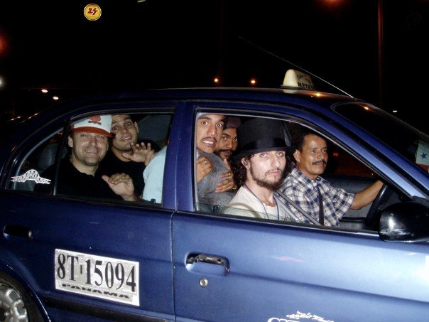 senorloop's tweet photo. Auxilio! Estamos atrapados en un taxi desde 2007 y no podemos escapar! #TBThursday #señorloop #wegala https://t.co/h6MF3D996L