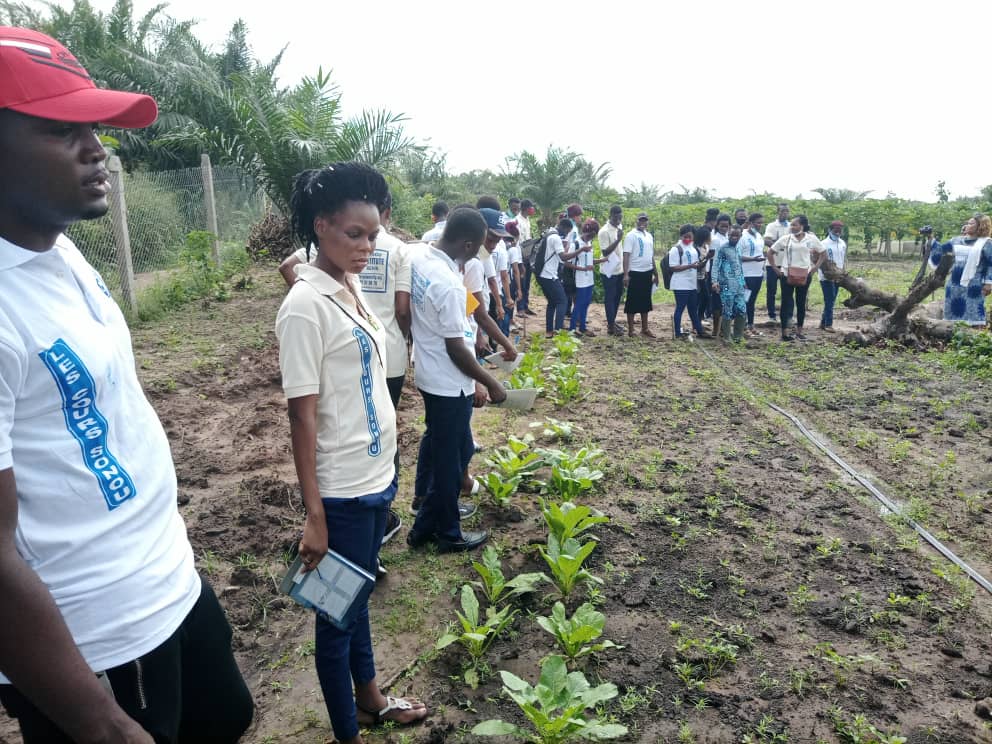 lescoursonou's tweet photo. 🔵{ Visite d'entreprise pour une immersion professionnelle à la ferme agro- pastorale "la terre promise" }

Nos étudiants se sont rendus à la ferme agro- pastorale "La Terre Promise" située à Oumako a 5 kilomètres de Comè en fin de semaine passée .Ceci s'inscrit dans le cadre.... https://t.co/2wsDUCeT10