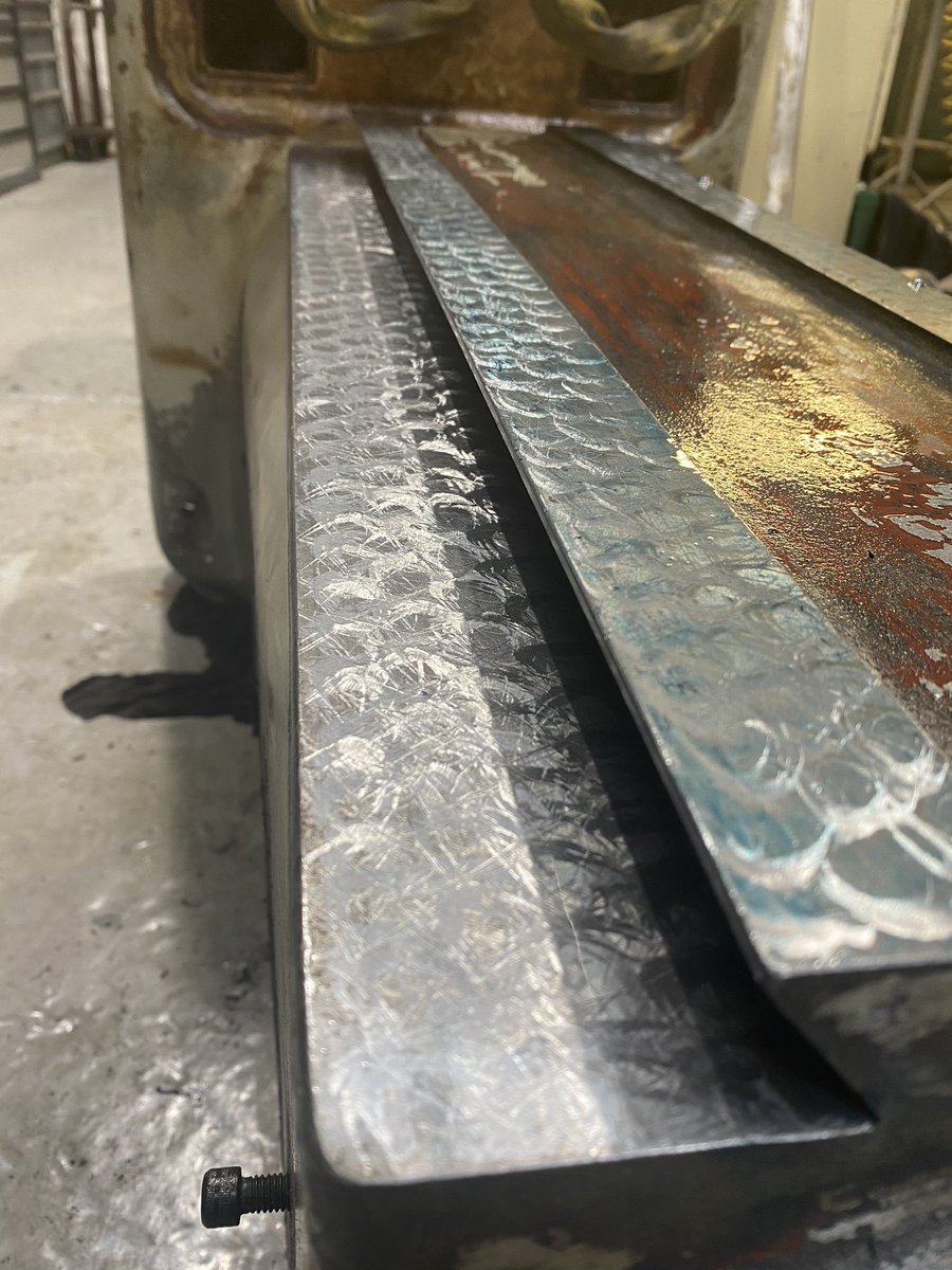 JetMachineryLtd's tweet photo. Here’s to not letting old skills die out!

Lovely bit of hand scraping on a Bridgeport casting for a machine we’re overhauling. https://t.co/xiqISmrhii