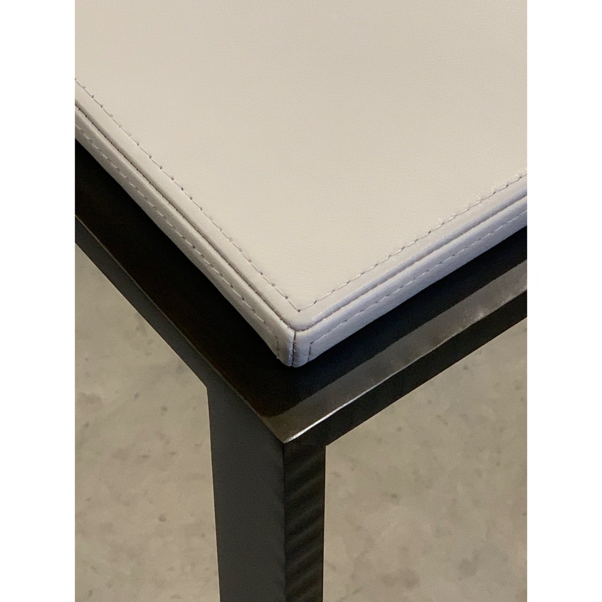 EvanLewisInc's tweet photo. This custom Douglas Console Table looks sublime paired with @edelmanleather in “vapor” color. The expert saddle stitching and hand-hammered details add subtle luxury touches. Available in custom sizes. #design #contemporarydesign #moderndesign #luxury #interiorinspo https://t.co/0u27AUfEjF