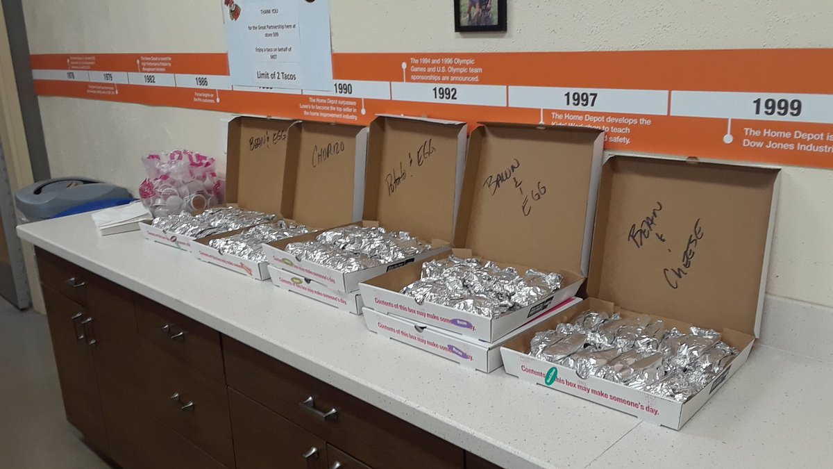 met509's tweet photo. MET 509 providing the store with some tacos for Partnership Week. One Team! @BreedloveShawna @chance_lowry @garland_haynes @metwiles https://t.co/warz2ctgH1