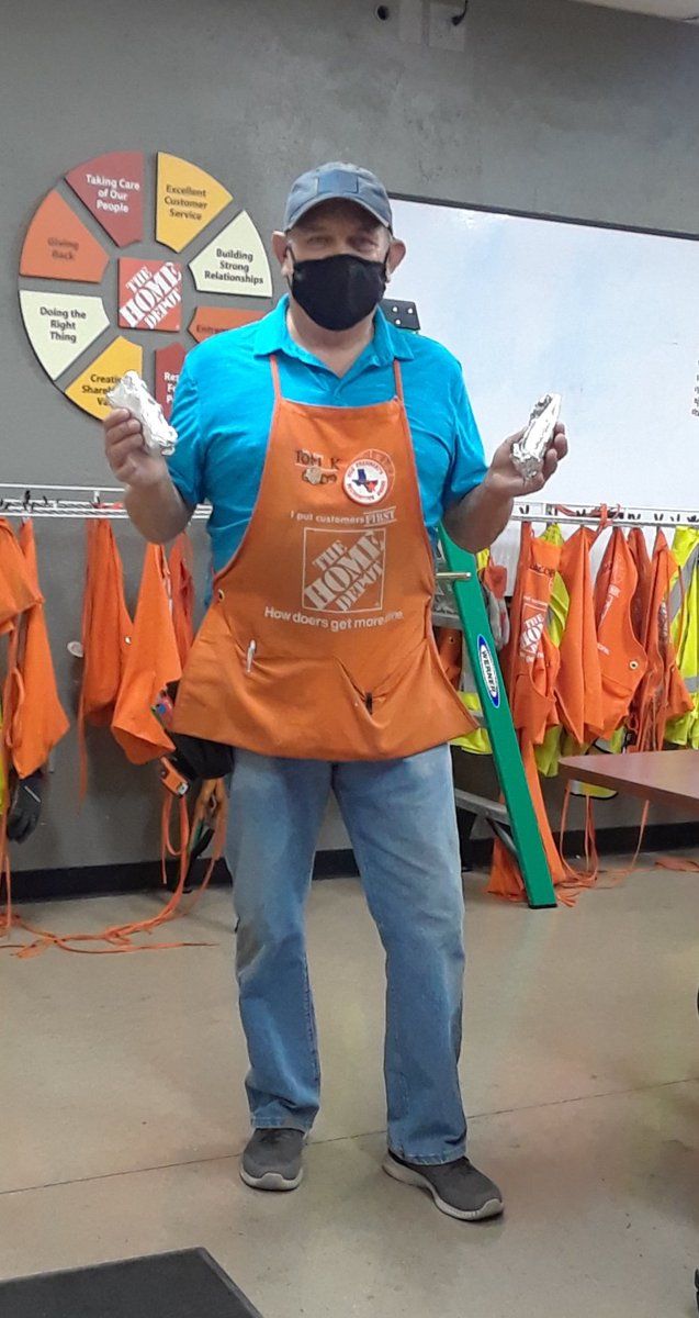 met509's tweet photo. MET 509 providing the store with some tacos for Partnership Week. One Team! @BreedloveShawna @chance_lowry @garland_haynes @metwiles https://t.co/warz2ctgH1