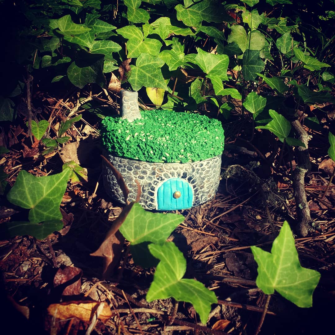 nerco_mage's tweet photo. Hobbit house stash tin 
#etsy #hobbithouse #hobbit #stashbox #420life https://t.co/8E95UboIaC