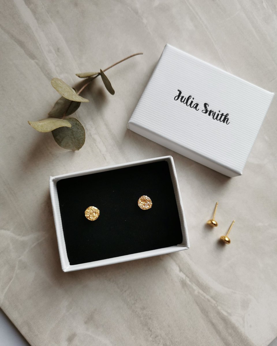 Oh my gosh, I went gold 😍🖤

The most delicious 24ct gold plating...