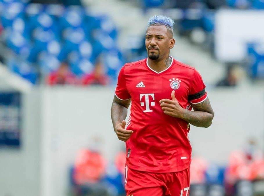 CrBayern's tweet photo. Con la noticia de Bild, Boateng y su agente estarían sorprendidos por la posibilidad de dejar al Bayern a final de temporada. Hasta ahora no están informados sobre está decisión. https://t.co/NO4dJRBXqJ
