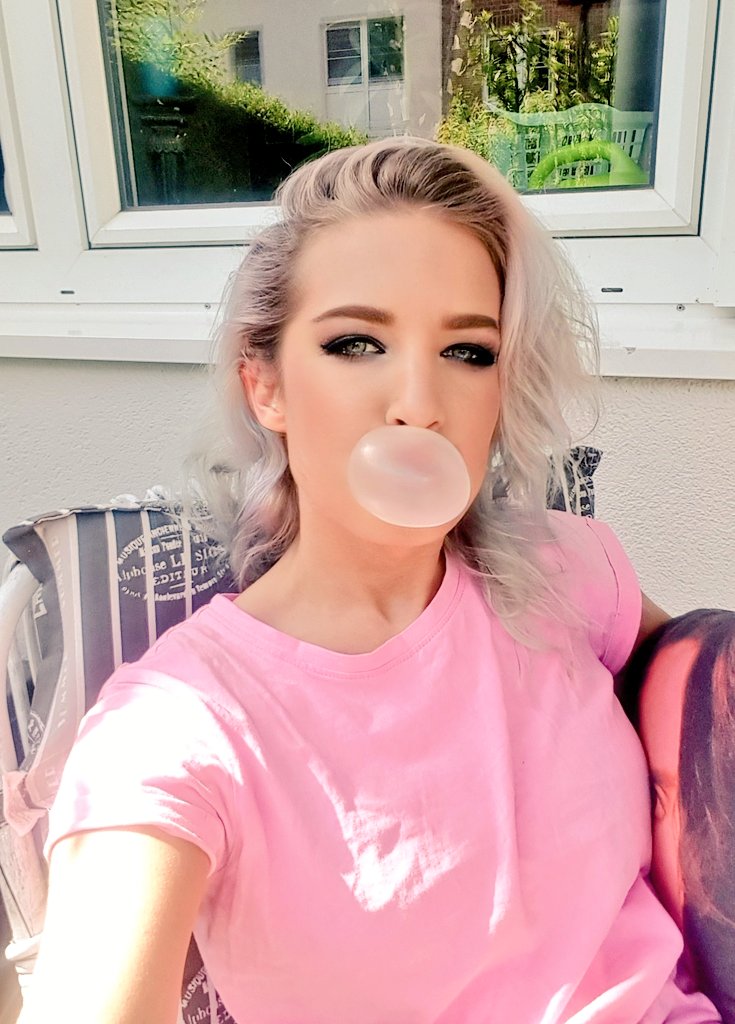 ILOVENINAMUSIC's tweet image. Happy birthday Eric !!! @eric_majka 🎂🍭🎉🎈 #synthian