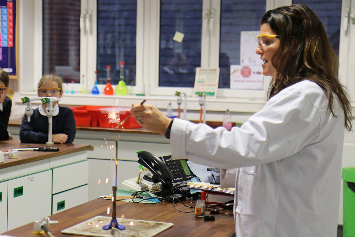 QASCaversham's tweet photo. 🎇🎆 The #QASLowerFour girls identified the different metals used to create the 'sparkle' in a sparkler, with a fantastic demonstration safely performed by Mrs Jones! 🎇🎆#QASSTEM #QASChemistry @QAS_STEM #QASScience https://t.co/smpuEBONT9