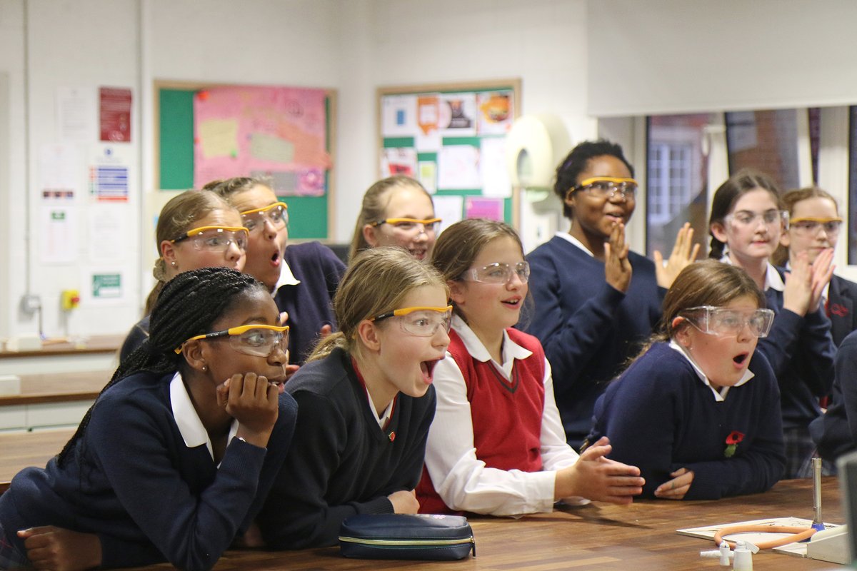 QASCaversham's tweet photo. 🎇🎆 The #QASLowerFour girls identified the different metals used to create the 'sparkle' in a sparkler, with a fantastic demonstration safely performed by Mrs Jones! 🎇🎆#QASSTEM #QASChemistry @QAS_STEM #QASScience https://t.co/smpuEBONT9