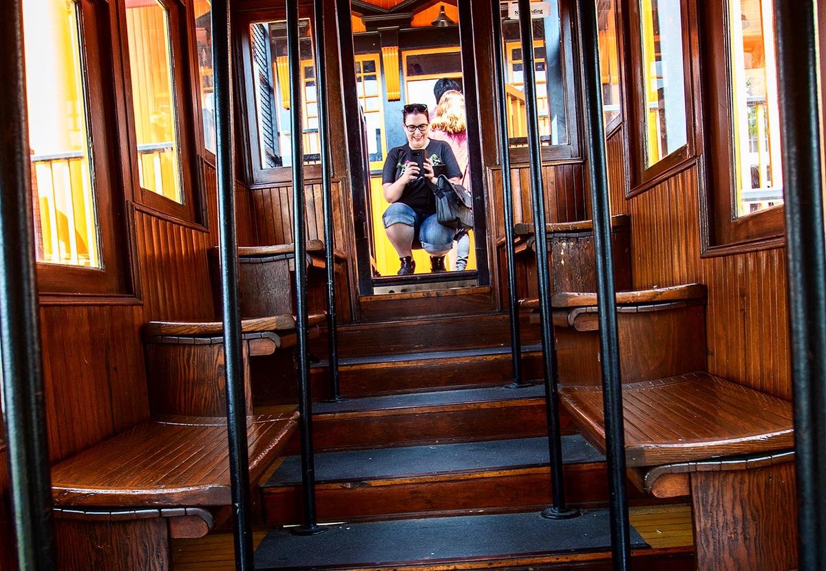 Happy 40th Birthday, <a href="/RyanGosling/">Ryan Gosling</a>! 😍🎂🥂🔥

One of Tiia’s all time favorite actors &amp; her forever bf has reached a good ol’ ripe age. Here’s a couple of sceneframes from a quirky #LaLaLand filming location to celebrate! 

🗺: <a href="/AngelsFlight/">Angels Flight Rlwy</a>, LA

Insta: instagram.com/p/CHf0L12BWwp/…