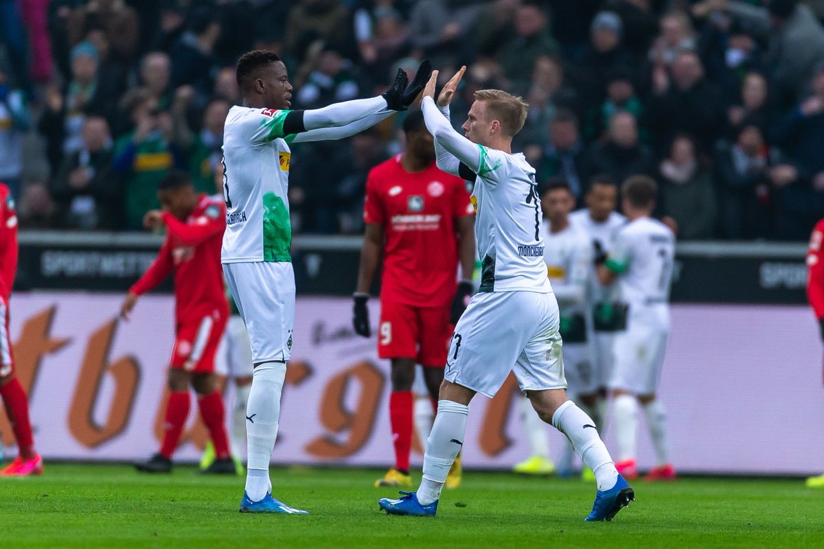 𝔻𝕖𝕟𝕚𝕤 ℤ𝕒𝕜𝕒𝕣𝕚𝕒 - 𝟚𝟛 - 𝔾𝕝𝕒𝕕𝕓𝕒𝕔𝕙 Definitely my number one choice on the list, Zakaria is an absolute destroyer in the midfield. Massive physical presence with good technical ability, the Swiss international checks all the boxes you could want in a DM.