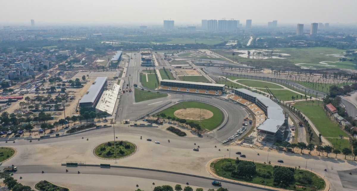 joaomosm's tweet photo. IT'S RACE DAY!

Long straits, roundabouts, multiple S's, street circuit, 3 DRS zones, and 2+ strategies. These are the main ingredients for tonight in the new track of Hanoi. See you there!

🕹 https://t.co/Ag0xJcf5IU
📺 https://t.co/NaDPT9e82i
🇻🇳 Vietnam
🕙 22h https://t.co/UnoE0bA05A